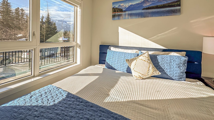 Skyline 102 Mountain View Townhouse-AC-Heated Pool; Hot tub