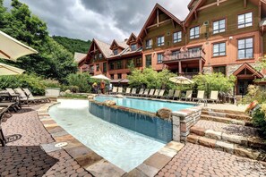 A heated pool - Freshly Renovated Ski-In/Ski-Out Luxury Condo (Mont-Tremblant)
