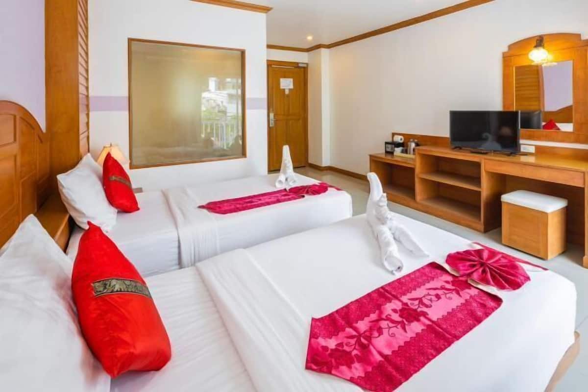In-room safe, free WiFi, bed sheets