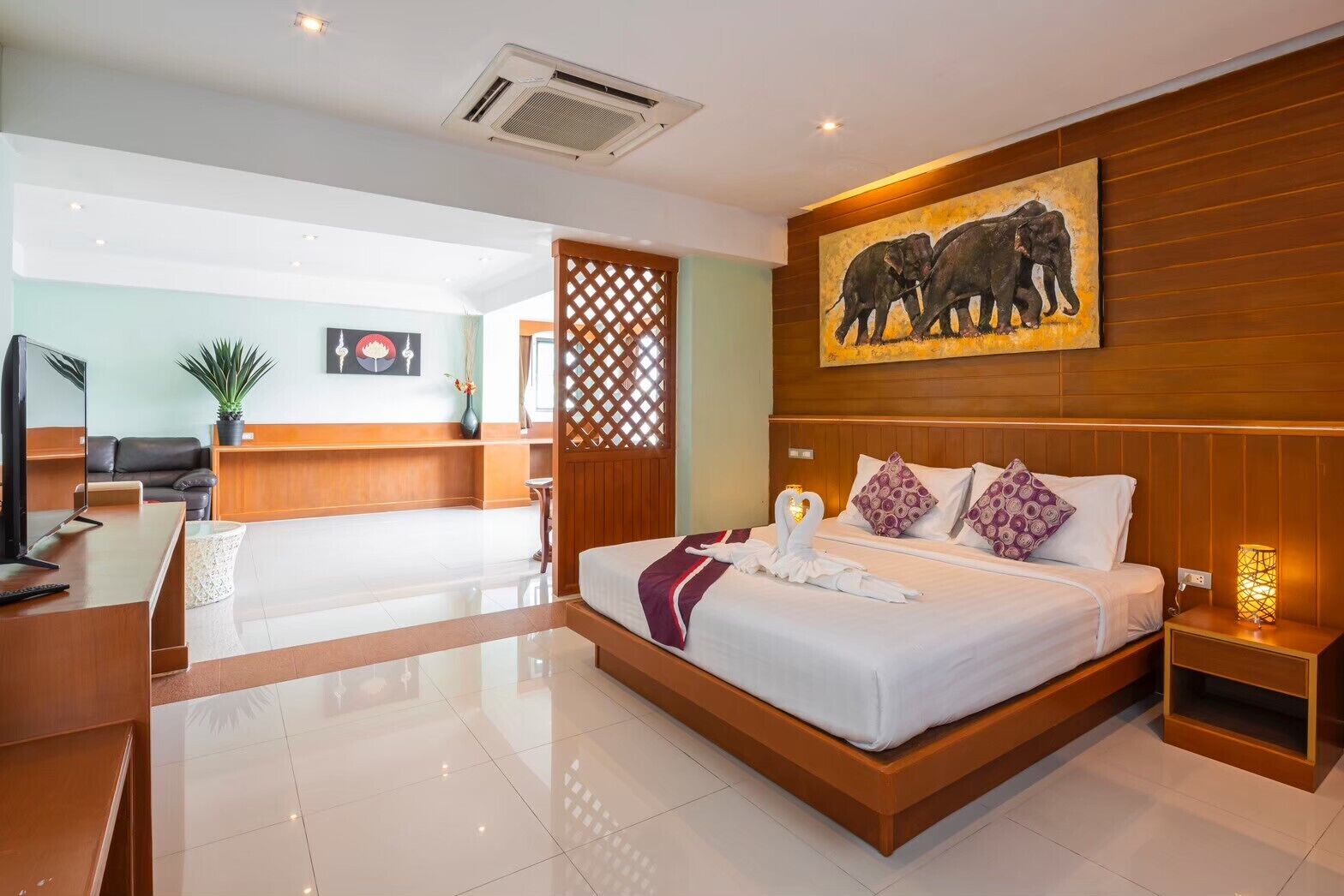 Deluxe Triple Room | In-room safe, individually decorated, individually furnished, desk