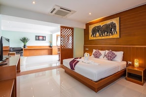 Family Deluxe Room | In-room safe, individually decorated, individually furnished, desk - Sun Shine Patong (Patong)