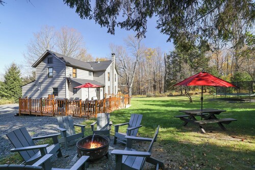 Pocono Family Farmhouse w/king bed and game room!