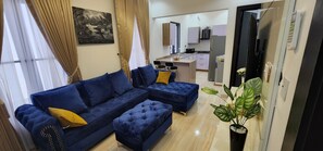 Smart TV, video games - A perfect place to Lodge II (Lekki)