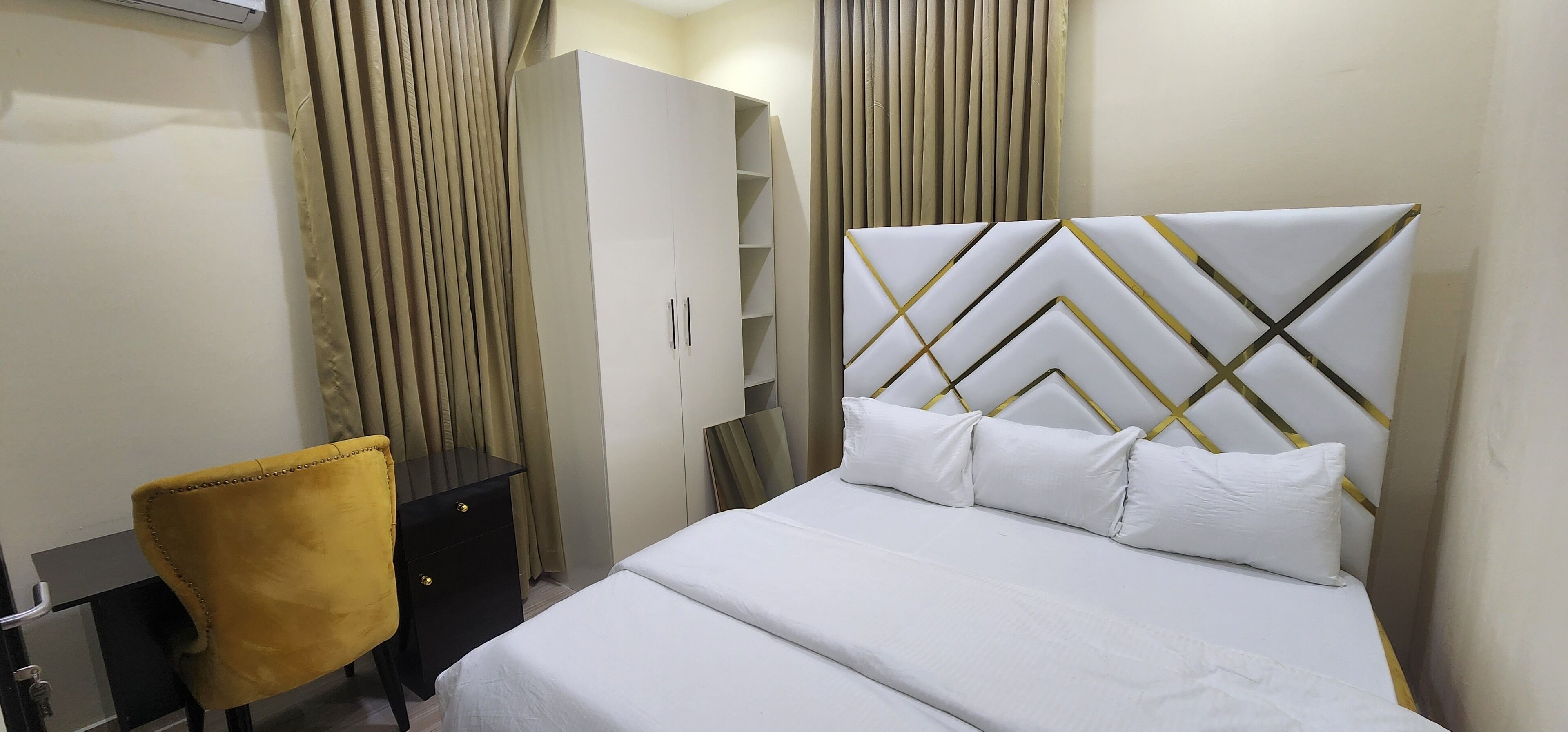 2 Schlafzimmer, Schreibtisch, Bügeleisen/Bügelbrett, kostenloses WLAN