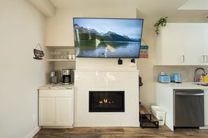 Fireplace - Skyline 207 - Mountain View Townhouse-AC - Heated Pool - Hot Tub (Canmore)