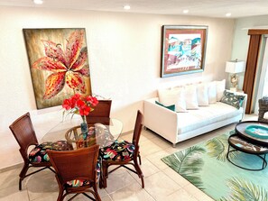 Televisión, libros, estéreo y oficina 