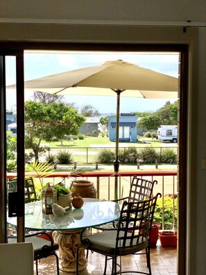 Dining - Quiet Apartment opposite the beach. (Kingscliff)