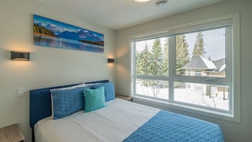 Family Townhome | 2 bedrooms, Egyptian cotton sheets, premium bedding, memory foam beds