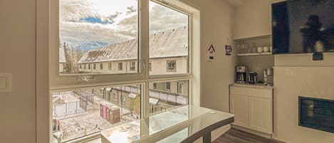 Family Townhome | Living area | TV, fireplace