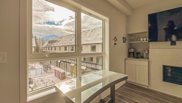 Casa adosada familiar | Zona de estar | Una televisión, una chimenea