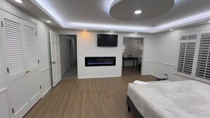 4 camere, una cassaforte in camera, una scrivania, ferro/asse da stiro