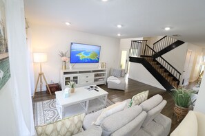 Smart TV, table football - Luxury Home (Pool), Ideal paradise to play & work. (Tampa)