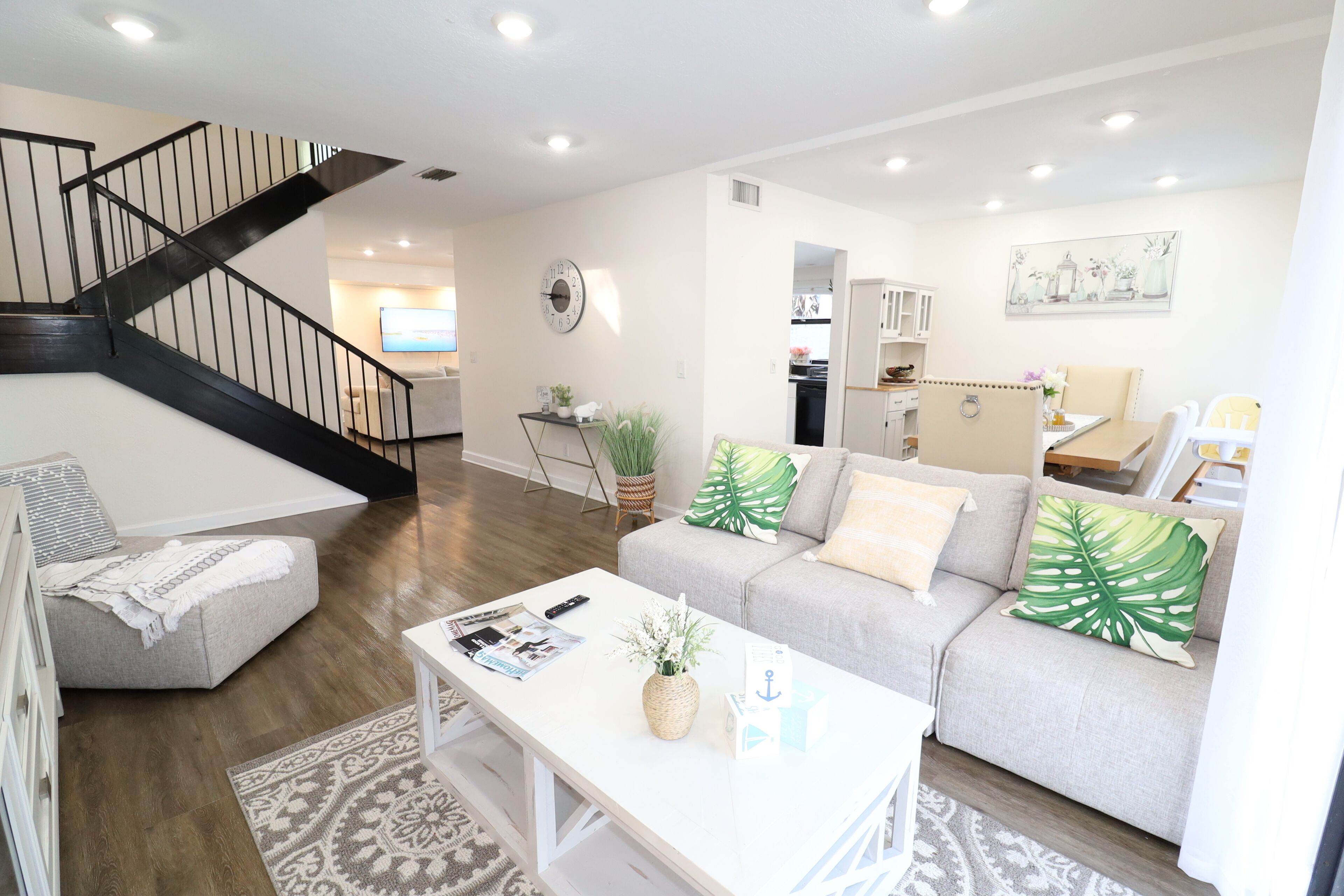 Téléviseur connecté, table de baby-foot