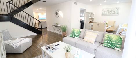 Téléviseur connecté, table de baby-foot