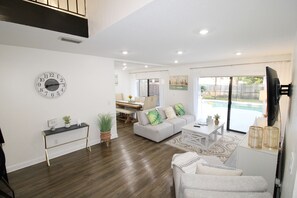 Smart TV, table football - Luxury Home (Pool), Ideal paradise to play & work. (Tampa)