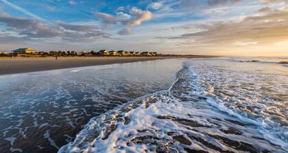 Relax in Renovated Home w/ Private Plunge Pool; Screened Porch; 2 Master Suites; 4 Min Walk to Beach