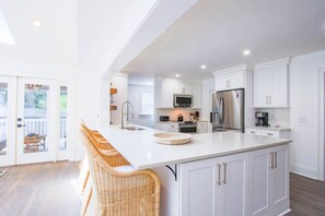 Fridge, microwave, dishwasher, coffee/tea maker