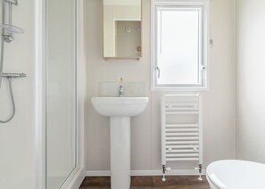 Bathroom - 12ft-wide very comfortable and spacious caravan with one double and one twin. (Roman Bank, Skegness)