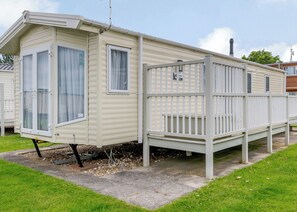 Exterior - 12ft-wide very comfortable and spacious caravan with one double and two twin. (Roman Bank, Skegness)