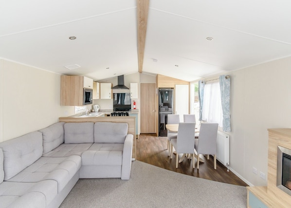 TV - 12ft-wide very comfortable and spacious caravan with one double and one twin. (Roman Bank, Skegness)