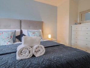 Cottage | Interior - Rainbow View (Taunton)