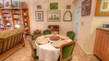 Condo, 3 Bedrooms | Dining