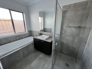 Douche, serviettes fournies