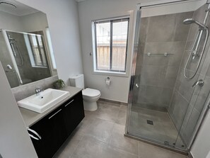 Shower, towels