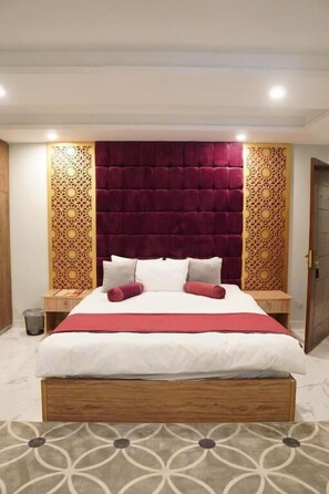 Minibar, individually decorated, individually furnished - NUVA HOTEL (Islamabad)