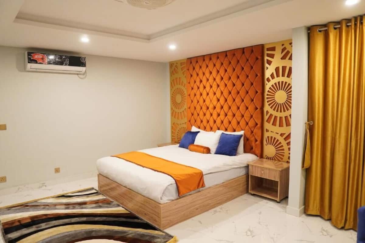 Honeymoon Room | Minibar, individually decorated, individually furnished