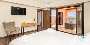 4 makuuhuonetta, tallelokero huoneessa, silitysrauta/-lauta