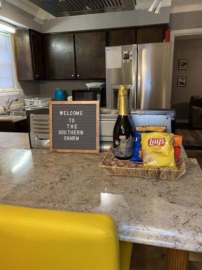 Southern Charm Sav 3BR/1.5 Bathroom 