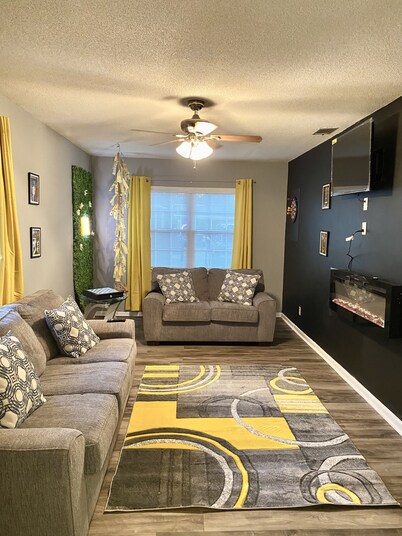 Southern Charm Sav 3BR/1.5 Bathroom