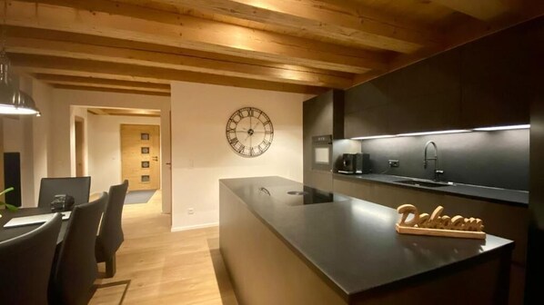 Cerek elektrik, kerusi tinggi