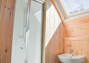 Bathroom - 1 bedroom accommodation in Wangford, near Southwold (Wangford, near Southwold)