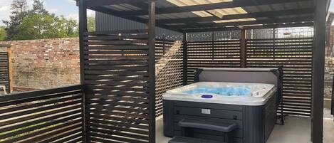 Bain à remous extérieur