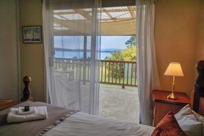 3 slaapkamers, een strijkplank/strijkijzer, reisbedje, wifi