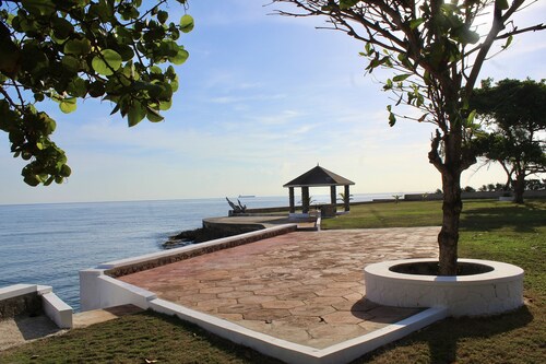 Villa Oasis: Modern/Private Beach/Oceanfront