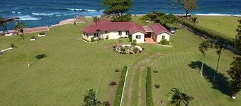 Villa Oasis: Modern/Private Beach/Oceanfront