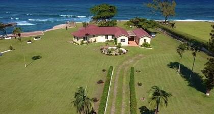 Villa Oasis: Modern/Private Beach/Oceanfront