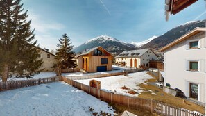 Property grounds - 3-room apartment on the 2nd floor, approx. (La Punt-Chamues-ch)