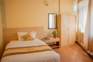 Desk, free WiFi, bed sheets - Hotel Lapha (Kathmandu)