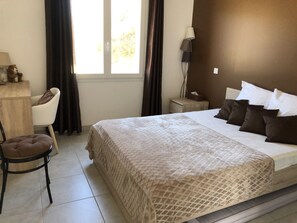 3 bedrooms, desk, iron/ironing board, travel crib - House in the Cevennes (Chamborigaud)