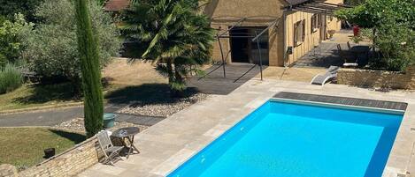 Piscina all'aperto, una piscina riscaldata