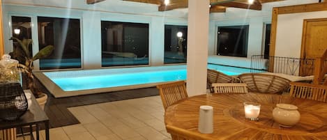 Piscine intérieure, piscine chauffée