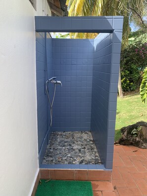 Property grounds - Sea view bungalow located 5 minutes from the beach (Bouillante)