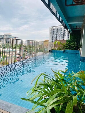 Indoor pool, outdoor pool - Your Home Near The City Life (Cebu City)
