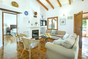 TV, ping pong, stereo