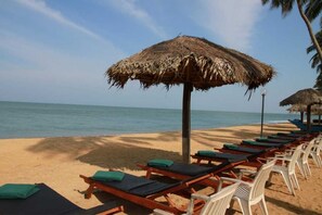 私人海灘、白沙、躺椅、海灘浴巾