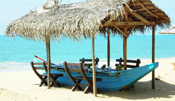 Private beach, white sand, sun loungers, beach towels